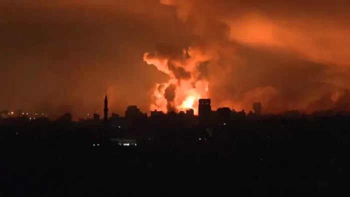 Israel amplía sus operaciones en terreno en Gaza mientras intensifica los ataques aéreos