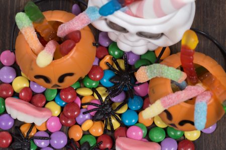 Experta entrega claves para cuidar la nutrición de los niños en Halloween