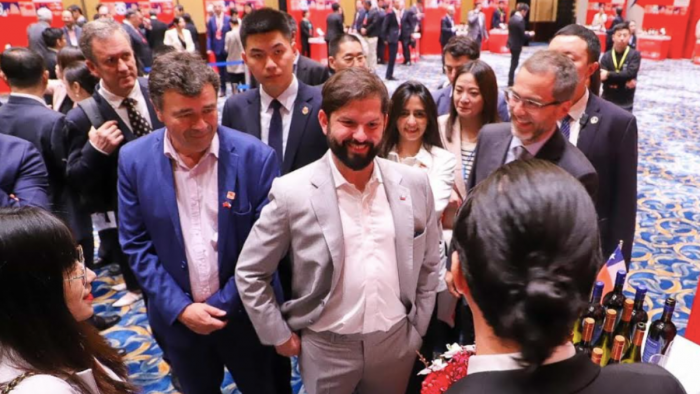 Cuatro miembros de la comitiva presidencial que viajó a China dieron positivo por COVID-19