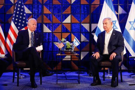 Biden apoya acusaciones de Israel de que el ataque contra hospital fue de “la otra parte”