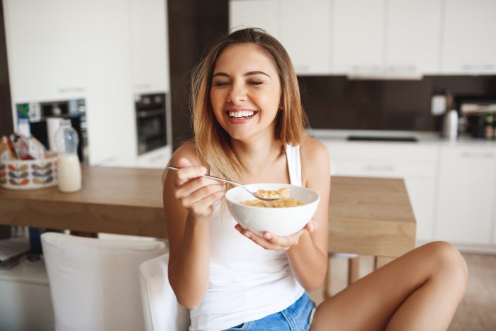 Más allá de las dietas: efectos detrás de la relación entre las mujeres y la comida