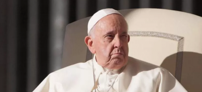 El obispo al que el papa Francisco expulsó luego de sus críticas a los intentos de reformas