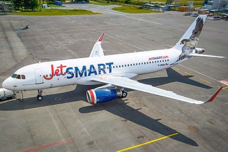 Migraciones embarga cuentas de JetSmart por trasladar extranjeros sin documentación exigida