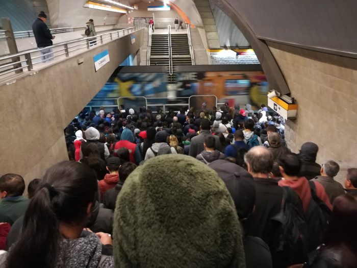 Registran enfrentamiento entre guardias y pasajeros en estación La Cisterna tras control por evasión