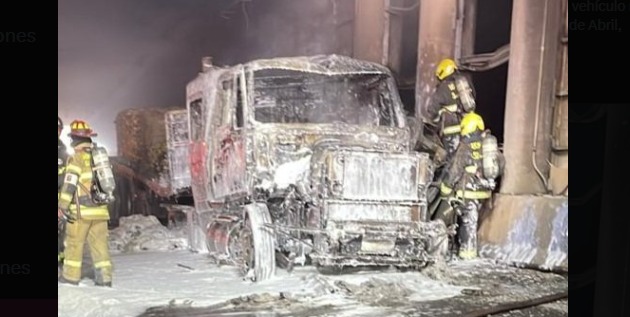 Reportan incendio vehicular en autopista General Velásquez: hay desvíos de tránsito