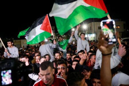 Israel y Hamás intercambian con éxito la primera tanda de rehenes por presos palestinos