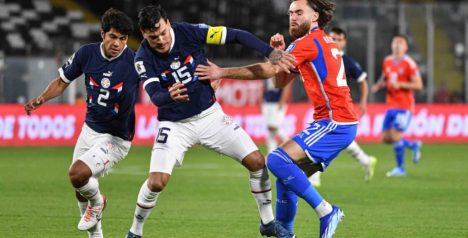Chile de Berizzo juega con un jugador más y aún así no marca goles: empata 0 a 0 contra Paraguay