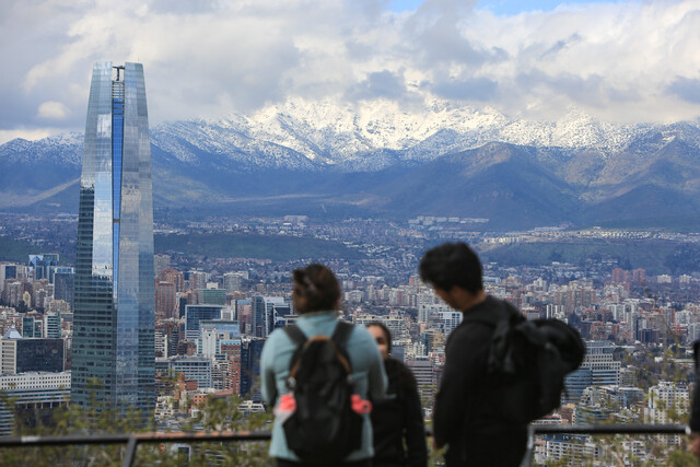 FMI destaca logros económicos de Chile pero advierte sobre polarización y fragmentación política