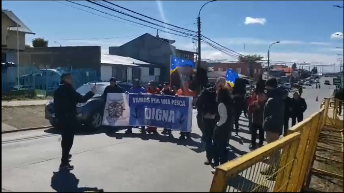 Pescadores artesanales de Punta Arenas se manifestaron contra Presidente Boric por cesantía