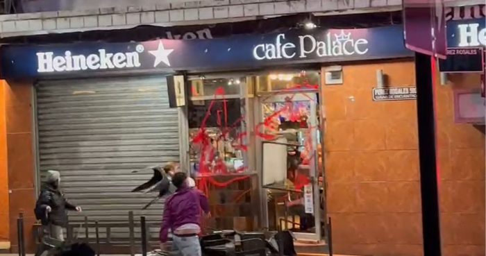 Se viraliza funa a cafetería de Valdivia luego de que su dueño fuera acusado de maltrato animal