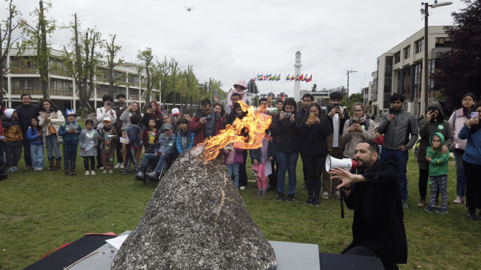 Más de dos mil personas experimentaron, jugaron y aprendieron sobre la ciencia volcánica en Chile