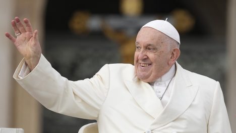 Vaticano: Papa Francisco ya no necesita ventilación mecánica tras crisis respiratoria