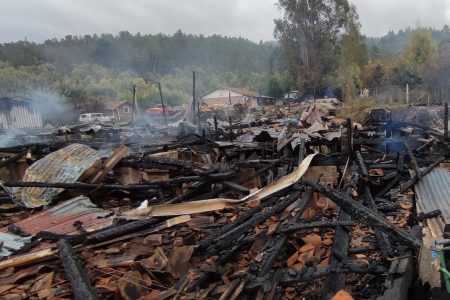 Ataque incendiario en Contulmo deja una iglesia y una sede social destruidas