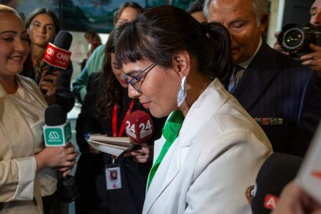 Karina Oliva se desliga del Frente Amplio y señala estar más cerca de la izquierda latinoamericana