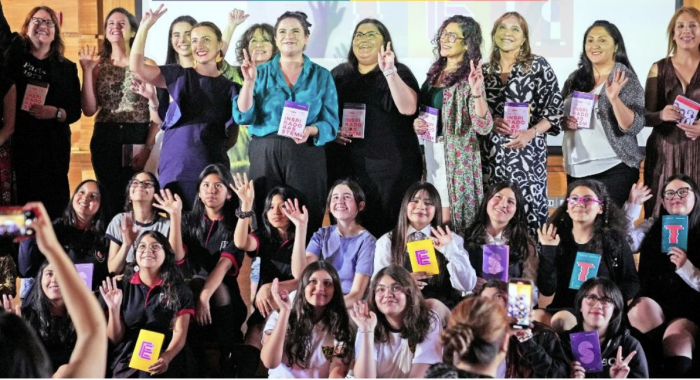 Siete académicas y egresadas U. de Chile inspiran serie de cuatro libros sobre mujeres en áreas STEM