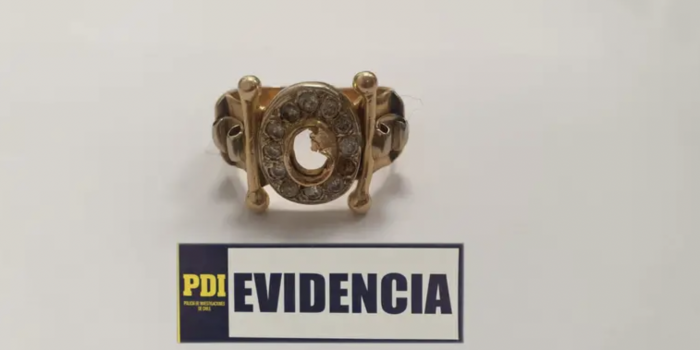 Arrestan a mujer en aeropuerto de Santiago por contrabando de joyas