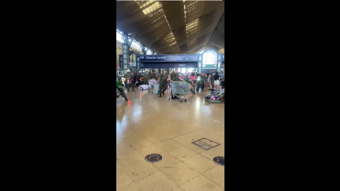 Metro cierra Estación Central en Línea 1 por razones de seguridad tras desalojo de ambulantes