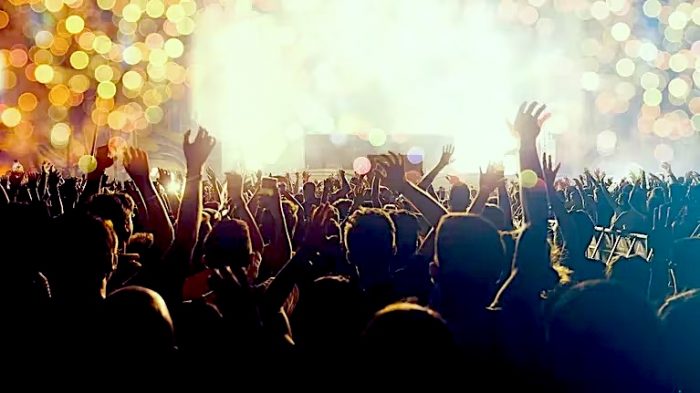 Riesgos de pérdida auditiva en festivales y conciertos: un riesgo poco considerado por los jóvenes