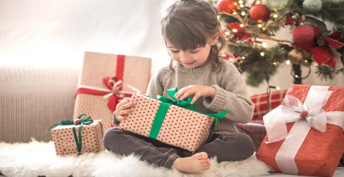 ¿Cómo elegir un adecuado regalo navideño para niñas y niños según su edad?