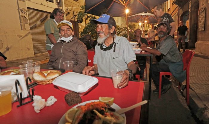 Navidad solidaria: restaurante abre sus puertas a personas en situación de calle