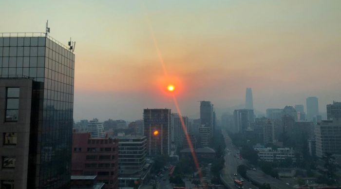 Incendio forestal en María Pinto consume 700 hectáreas y humo llega a Santiago