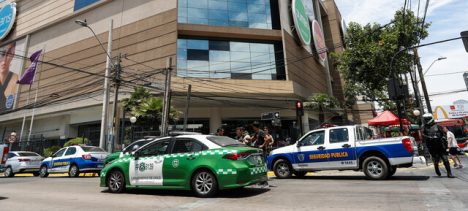 Reportan balacera en mall Portal Ñuñoa por intento de robo a tienda de tecnología