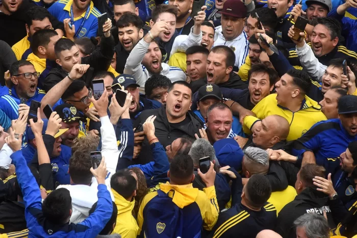 Juan Román Riquelme vence a la lista de Macri y es el nuevo presidente de Boca Juniors