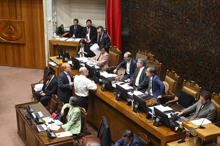 Oposición critica posible fusión de ministerios impulsada por el Gobierno