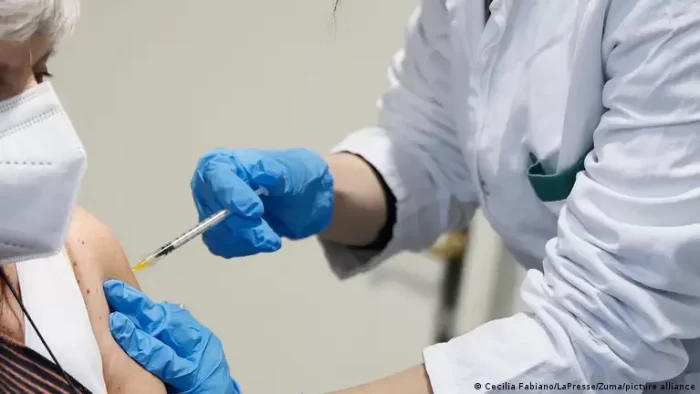 OMS: vacunas anticovid salvaron 1,4 millones de vidas