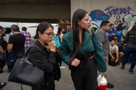Retorno caótico de ciudadanos a sus domicilios tras una jornada de terror en Ecuador