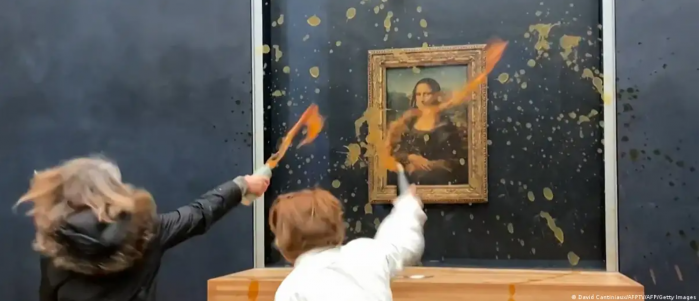 Dos activistas arrojan sopa a la Mona Lisa en el Louvre
