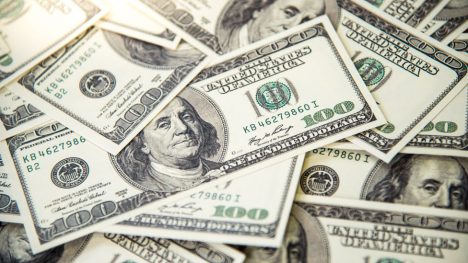 Rozando los mil: dólar cerró este jueves en 980,5 pesos