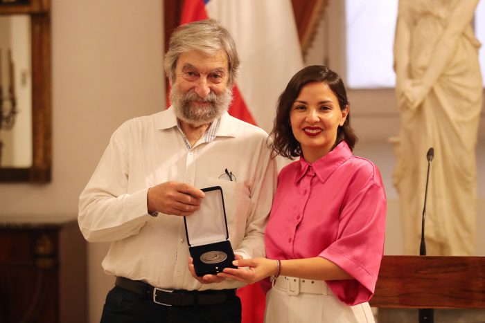 Ministerio de las Culturas entrega Orden al Mérito Artístico al director francés Patrick Penot
