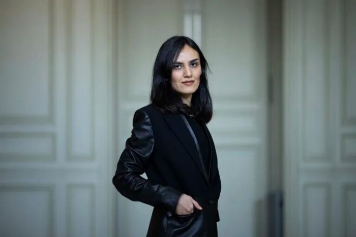 Expulsada del equipo iraní de ajedrez por no ponerse el velo, Mitra reina ahora en Francia
