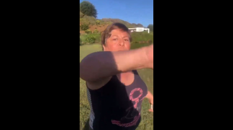 “Te iba a pegar”: Mujer niega el acceso a jóvenes al Lago Budi en Puerto Saavedra