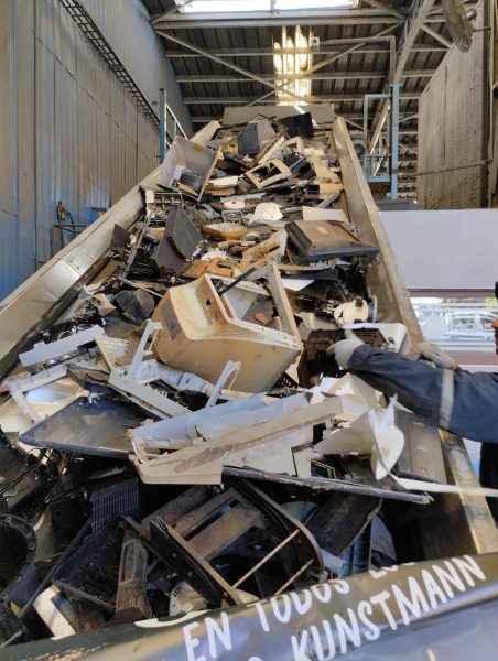 Casi 9 toneladas de equipos electrónicos fueron reciclados en Rapa Nui