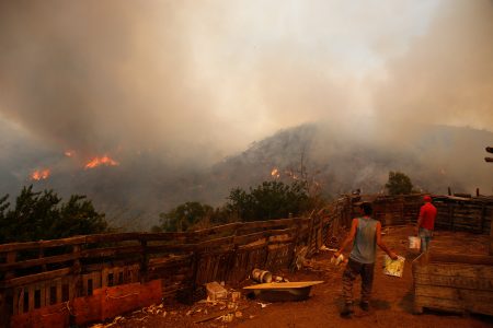 El resumen de los incendios forestales que afectan a las regiones desde Valparaíso a La Araucanía