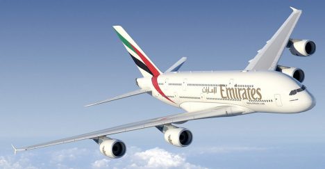 Emirates busca trabajadores en Chile con millonarios sueldos: conoce los requisitos