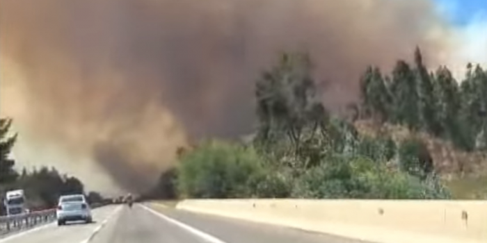 Mantienen corte total de Ruta 68 en ambos sentidos debido a incendio en sector Reserva Lago Peñuelas