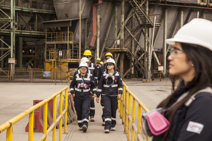 Mujeres y niñas transformando la minería