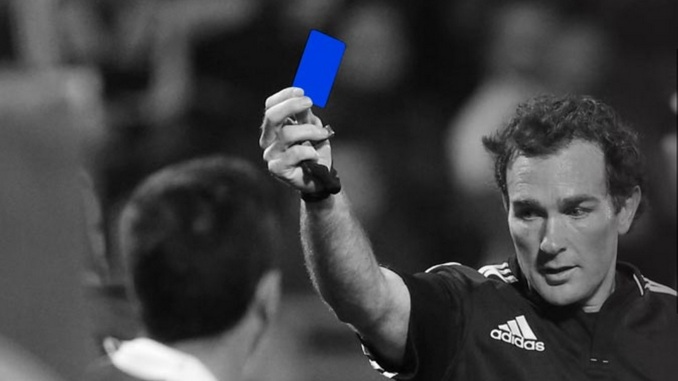 El fútbol introducirá las tarjetas azules para expulsar por diez minutos a infractores
