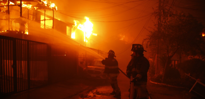 “Héroe del momento”: conductor de micro atravesó las llamas durante incendio en Quilpué