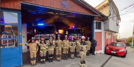 Cuerpo de Bomberos de Valparaíso enciende sus sirenas en homenaje a víctimas del megaincendio
