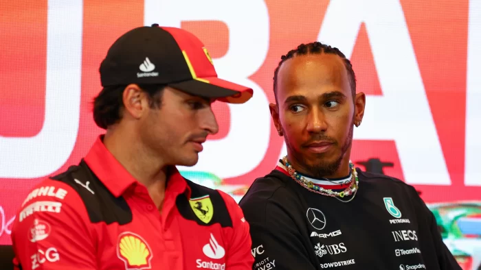 Entra Hamilton, sale Sainz: Ferrari confirma al siete veces campeón de la F1 como su piloto en 2025