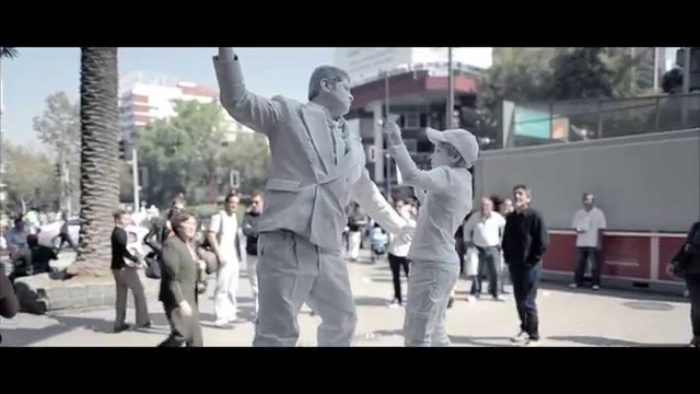 Exposición de estatuas humanas en La Serena