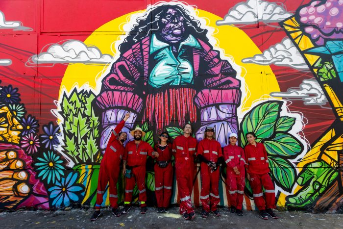 Artista Diablo Rojo inaugura nuevo mural en Cal y Canto