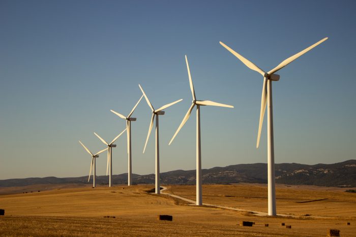 Investigadores chilenos crean sistema de monitoreo para predecir daños en turbinas eólicas
