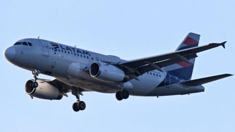Nueva Zelanda y Chile investigan incidente de avión de LATAM que dejó 50 heridos