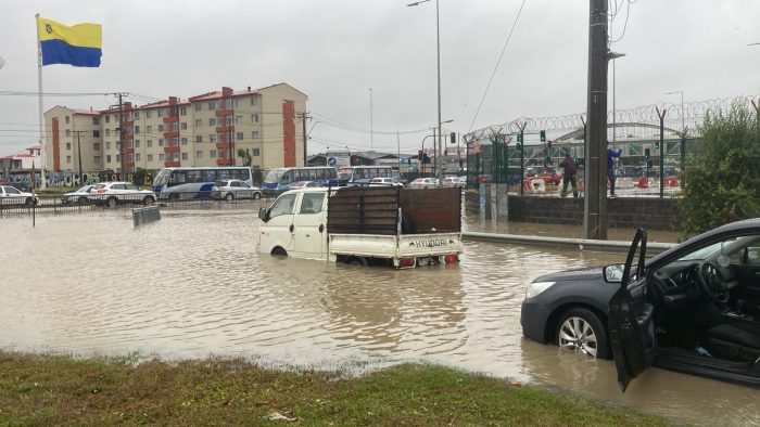 Inundaciones por lluvias y rotura de matriz de agua afectan a Concepción