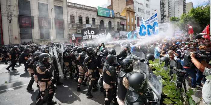 Protestas en Argentina contra los ajustes del Gobierno de Milei
